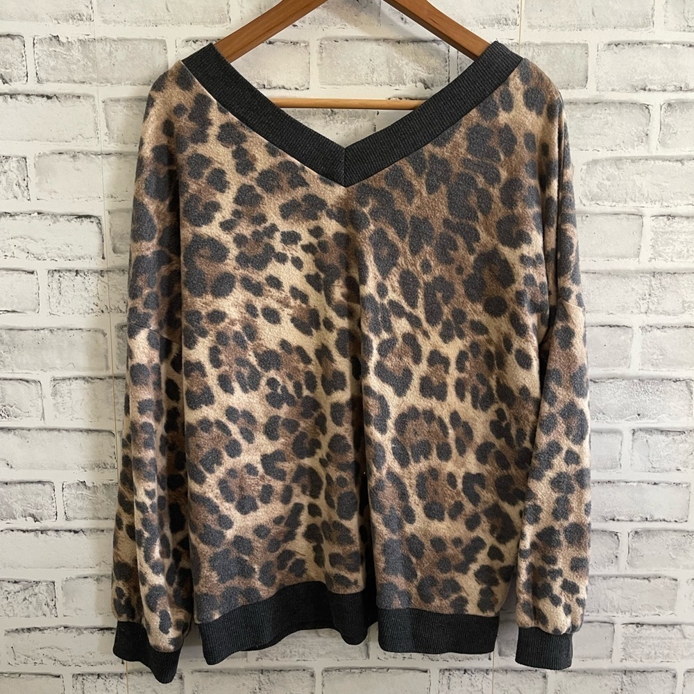 Women’s Cheetah slouchy tunic charcoal color outline super soft sweater Small - Picture 4 of 6